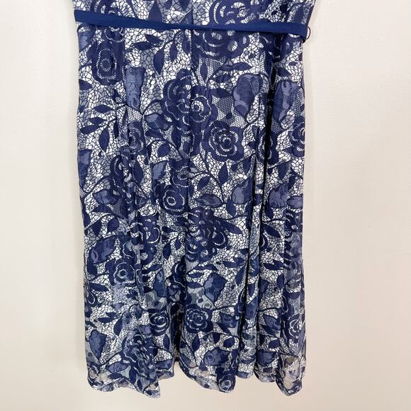 Roz & Ali Floral Lace Fit and Flare Dress Tie Waist Size 6 Navy Blue Sleeveless - Picture 7 of 10